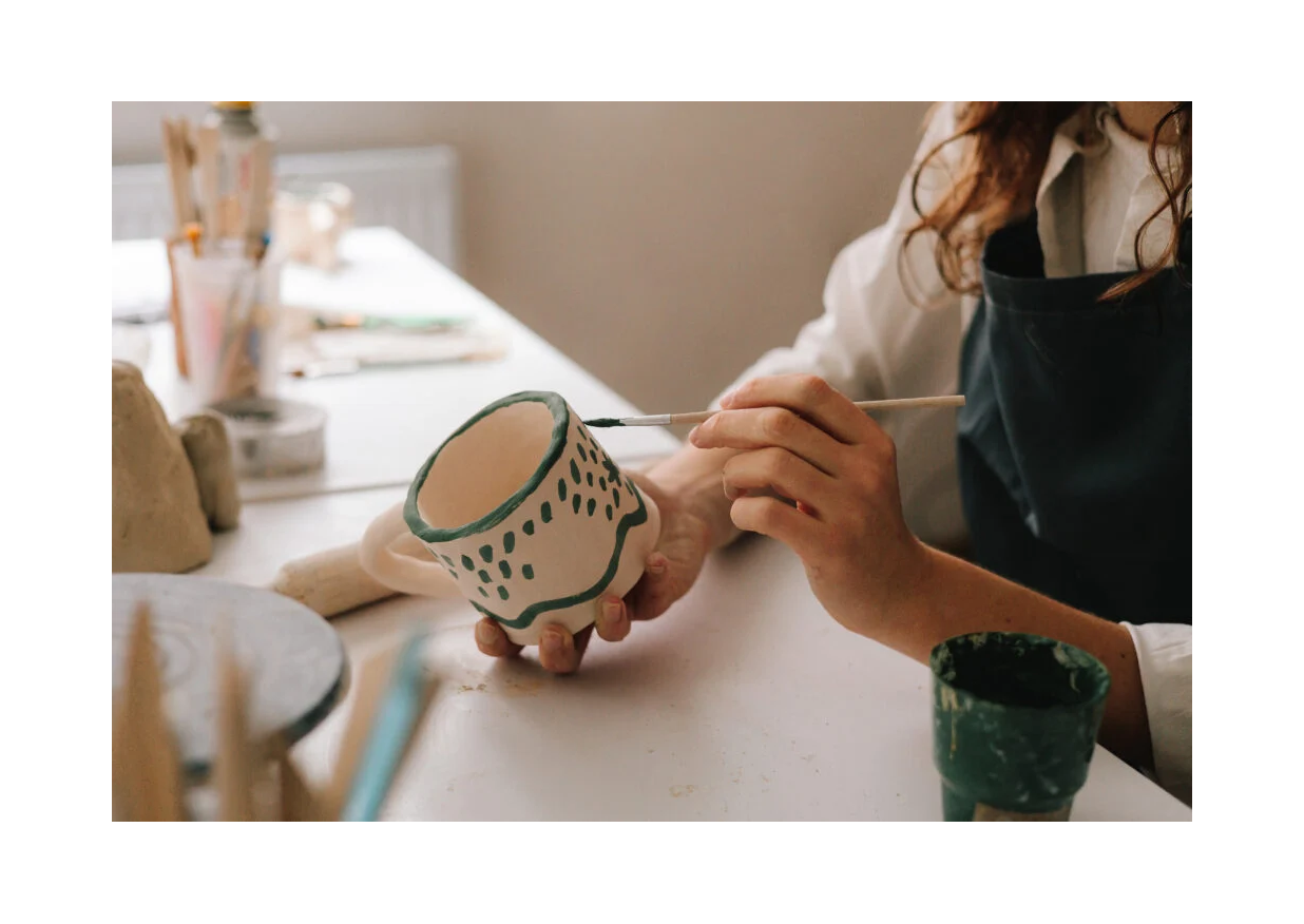Peinture sur céramique : Décorez votre tasse en faïence